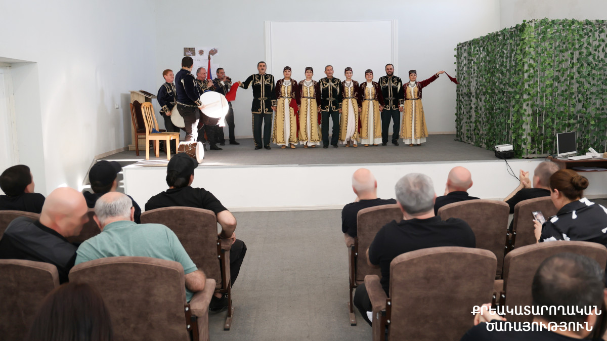«Ակունք» ազգագրական համույթը՝ «Նուբարաշեն» քրեակատարողական հիմնարկում