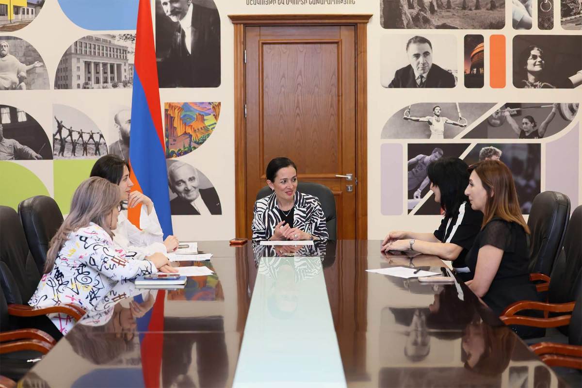 ԿԳՄՍ նախարարը մանկավարժների հետ ոլորտային մի շարք հարցեր է քննարկել