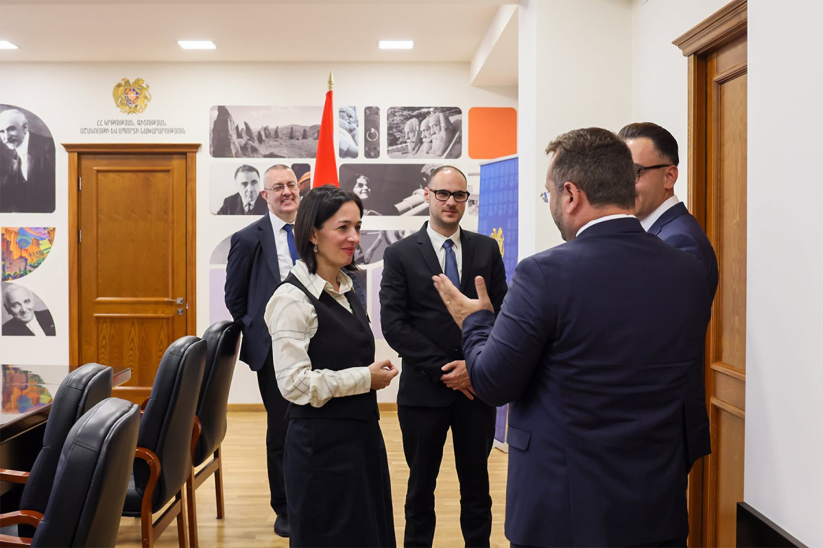 ԿԳՄՍ նախարարը հանդիպել է Հայաստանի Օքսֆորդի շրջանավարտների բիզնես ակումբի ներկայացուցիչների հետ