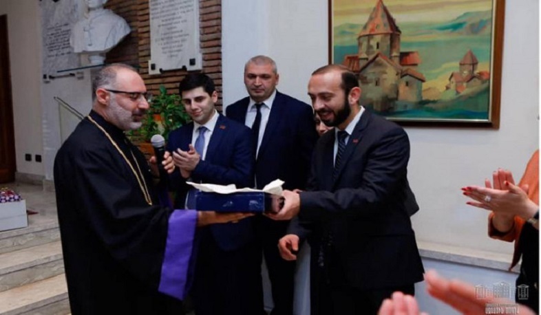 ԱԺ նախագահը հանդիպել է Հռոմի հայ համայնքի  հետ