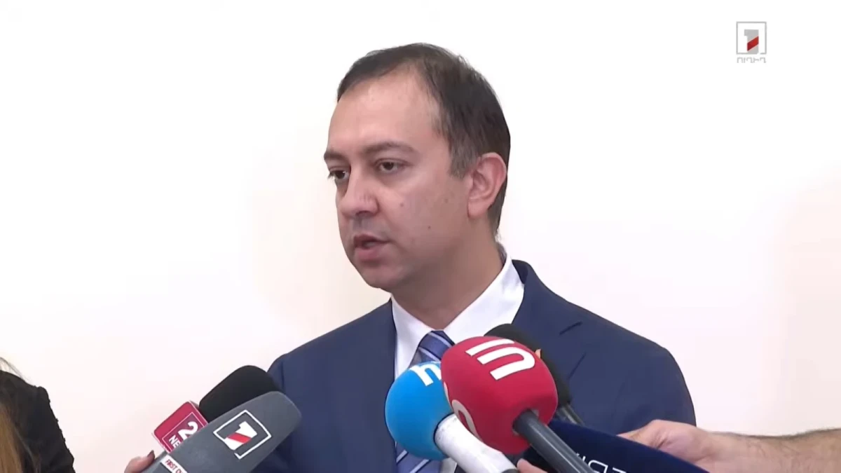 8 տարի հետո այս հարցին անդրադառնալը նույնիսկ փոքր-ինչ ուշացած է. Աղաջանյանը՝ պետական մարմիններում վարձատրության բարձրացման մասին