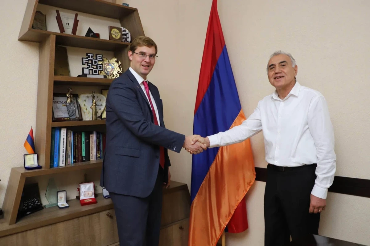 Հայաստանի շախմատի ակադեմիան հյուրընկալել է ՖԻԴԵ-ի նորընտիր նախագահին