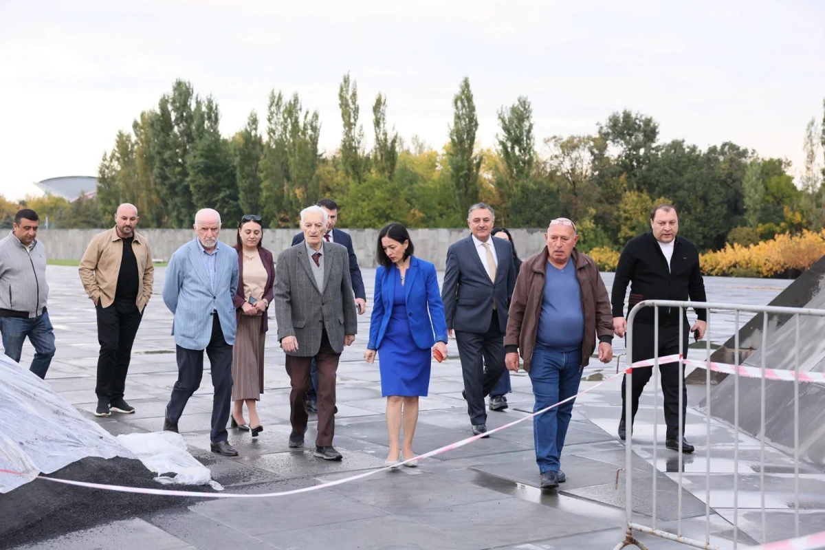 Ժաննա Անդրեասյանը հերթական այցն է կատարել Հայոց ցեղասպանության զոհերի հուշահամալիր՝ հետևելու բարեկարգման աշխատանքներին