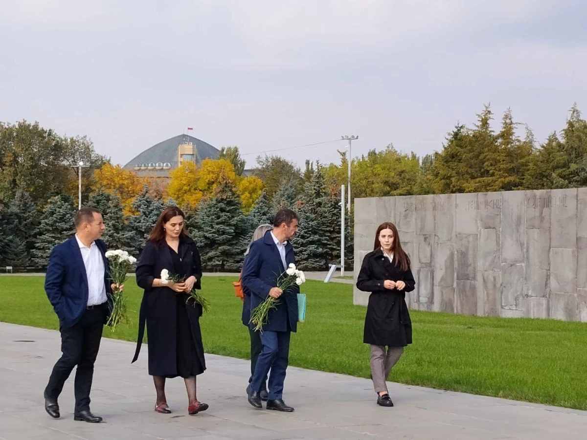 Իլ դը Ֆրանս տարածաշրջանի պատվիրակությունն այցելել է Հայոց ցեղասպանության հուշահամալիր