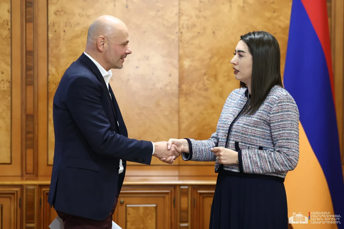 Հայաստանում կենսաչափական նոր համակարգի ներդրումն անցնում է գործառնական փուլ․ ՆԳ նախարարն ու «ՀայՓաս»-ի գլխավոր տնօրենը փաստաթուղթ են ստորագրել