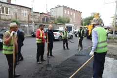 Շիրակի մարզպետը դիտարկել է Գյումրու Շահումյան փողոցում իրականացվող միջին նորոգման աշխատանքների ընթացքը