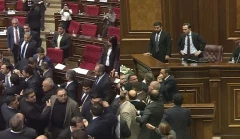 Թեժ վիճաբանություն, քաշքշոց ու ծեծկռտուք ԱԺ նիստերի դահլիճում