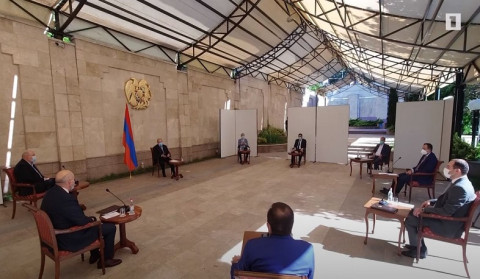 The President had a discussion with doctors