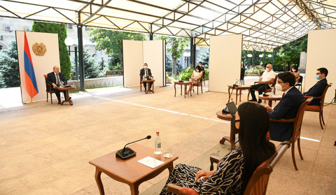 President Sargsyan met with a group of members of the Constitutional Reform Commission