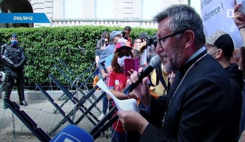 Azerbaijanis  did provokations also during the peaceful demonstration of Armenians in Belgium