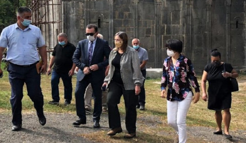 Ambassador Lynne Tracy got acquainted with the works carried out in the area of Sanahin Monastery