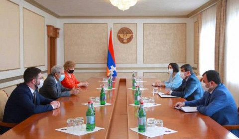Արցախի նախագահն ընդունել է Մատենադարանի տնօրեն Վահան Տեր-Ղևոնդյանի գլխավորած պատվիրակությանը