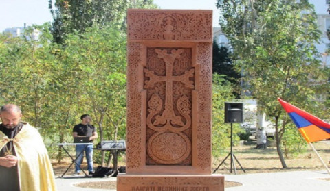 Բերդյանսկում հայկական խաչքար է տեղադրվել