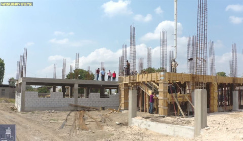 Intra-community streets are being asphalted in Kamaris by subvention program. Pashinyan posted a video