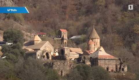 Հայերը վերջին հրաժեշտն են տալիս Դադիվանքին