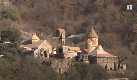 Գանձասարի մատենադարանի բացառիկ հավաքածուն անվնաս տեղափոխվել է Երևան