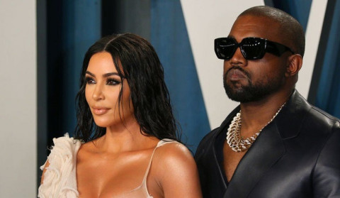 Kim Kardashian "files to divorce Kanye West". BBC