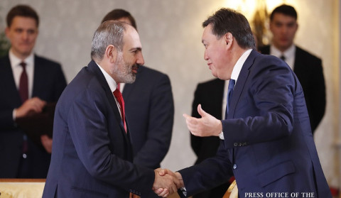 Nikol Pashinyan holds phone talk with Kazakh Prime Minister