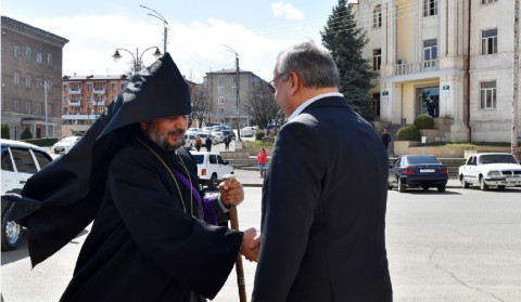 Արցախի ԱԺ նախագահը հանդիպել է ՀԱԵ Արցախի թեմի առաջնորդին