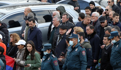 Члены "Движения за спасение Родины" организовали митинг