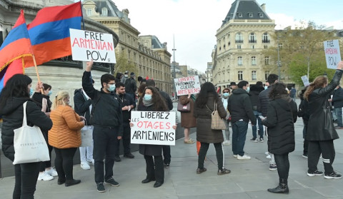 Parisdə erməni əsirlərin azad edilməsi tələbi ilə etiraz aksiyası keçirilib