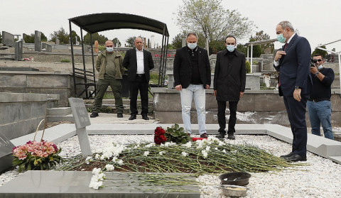 Никол Пашинян почтил память Коммандоса