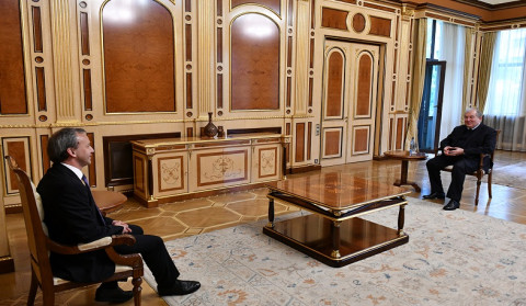 Armen Sargsyan Dünya Şahmat Federasiyasının sədri Arkadi Dvorkoviçi qəbul edib