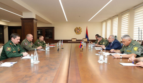 Vağarşak Harutyunyan və Aleksandr Dvornikov Syunikdəki vəziyyəti müzakirə edib