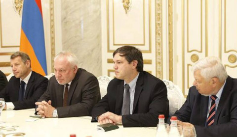 ATƏT Minsk qrupunun həmsədrləri bütün hərbi əsirləri və digər məhbusları azad etməyə çağırıblar