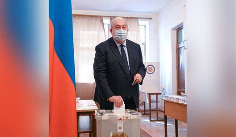 President Armen Sarkissian casts ballot