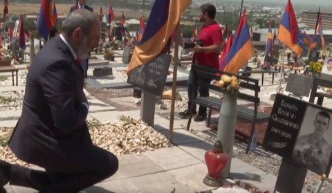 Nikol Pashinyan pays tribute to memory of heroes of Artsakh wars