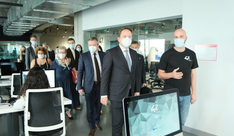 EU Commissioner Olivér Várhelyi visits TUMO