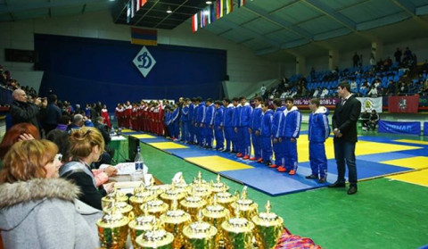 50 young athletes from Moscow and Yerevan compete with each other at "Dinamo" stadium