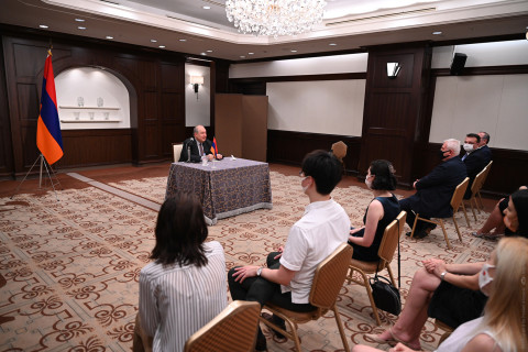 Armen Sarkissian met with representatives of Armenian community in Japan