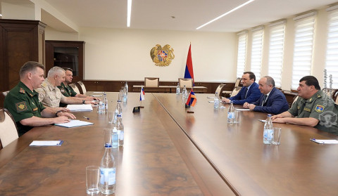 Arşak Karapetyan və Rüstəm Muradov Ermənistan-Azərbaycan sərhədindəki vəziyyəti müzakirə ediblər