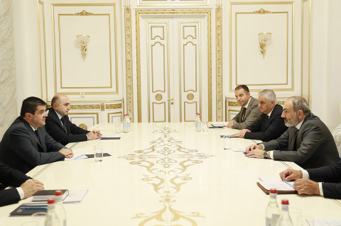 Assistance programs should be transformed into Artsakh development programs: consultation chaired by Nikol Pashinyan and Arayik Harutyunyan took place