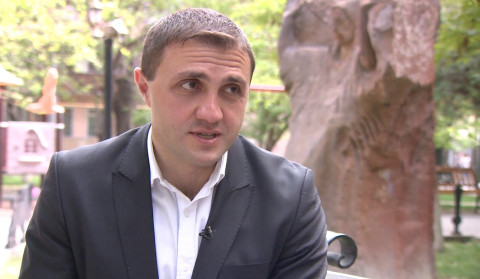 Դատարանը բավարարել է Երևանի ավագանու անդամ Արման Անտոնյանի նկատմամբ սպանության փորձ կատարած անձին կալանավորելու միջնորդությունը. ՔԿ