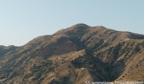 «Խոսրովի անտառի» տարածքում վերսկսվել են հրդեհաշիջման աշխատանքները