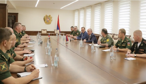 Arşak Karapetyan RF Müdafiə Nazirliyinin hərbi mütəxəssislərinin nümayəndə heyətini qəbul etdi