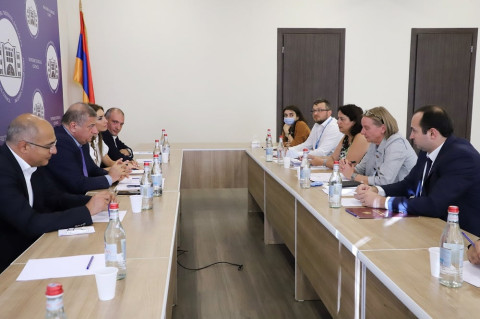 Գագիկ Ջհանգիրյանը հանդիպել է ՄԱԿ-ի փախստականների հարցերով գրասենյակի ներկայացուցիչների հետ