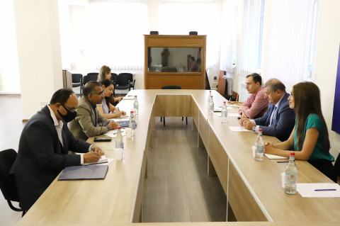Qagik Cahngiryan Hindistan səfiri ilə görüşdü