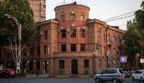 Կենտրոն վարչական շրջանի ղեկավարի տեղակալին մեղադրանք է առաջադրվել՝ պաշտոնեական լիազորություններն անցնելու համար