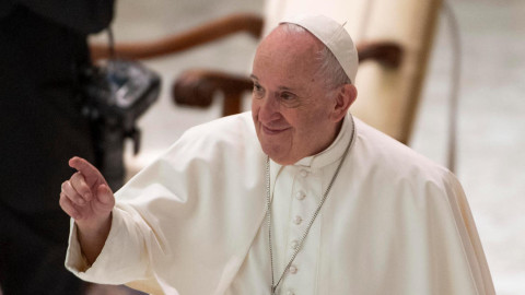 Pope calls for vaccination