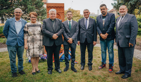Կրալուպի Նադ Վլտավոու քաղաքի պուրակում Հայոց ցեղասպանության զոհերի հիշատակին նվիրված խաչքար է կանգնեցվել