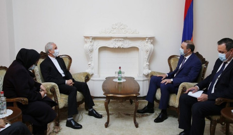 İran səfiri ER TŞ katibi ilə görüşdə İranı Ermənistanla birləşdirən infrastrukturun istifadəsinə dair problemlərlə bağlı narahatlığını bildirib