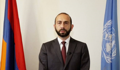 Azərbaycan humanitar missiyaların Artsaxa girişinə mane olmağa davam edir: Ararat Mirzoyan