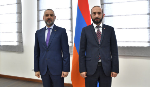 ER XİN rəhbəri və Bolqarıstanın səfiri  Artsaxa qarşı başlatdığı təcavüz nəticəsində yaranan humanitar məsələlərə toxunublar