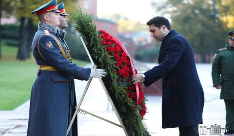 Ալեն Սիմոնյանը հարգանքի տուրք է մատուցել Հայրենական մեծ պատերազմում ընկած զոհերի հիշատակին