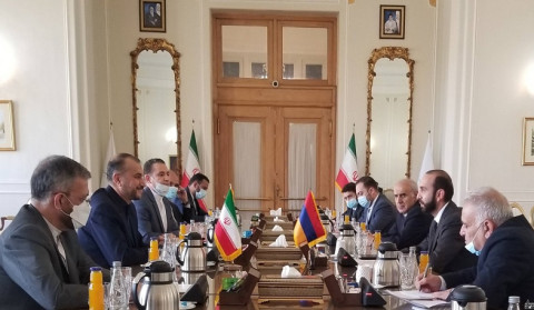 ՀՀ և Իրանի ԱԳ նախարարները կարևորել են «Պարսից ծոց-Սև ծով» տրանսպորտային միջանցք ստեղծելու մասին hամաձայնագրի ստորագրումը