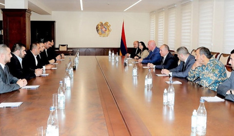 Արշակ Կարապետյանը հանդիպել է սփյուռքահայ բարերարներին